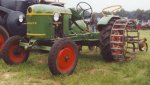 Deutz tractor met kooiwielen