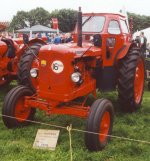 Nuffield tractor met cabine