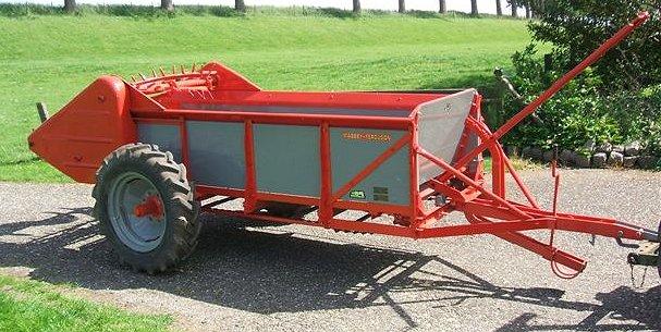 Massey Ferguson 712 manure spreader
