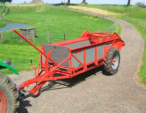 Massey Ferguson 712 manure spreader