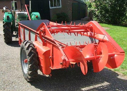 Massey Ferguson 712 manure spreader