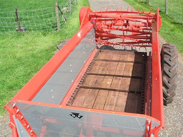 Massey Ferguson 712 manure spreader