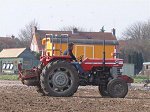 Grond verplaatsen met een Massey Ferguson 188