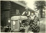 Op de tractor van mijn vader
