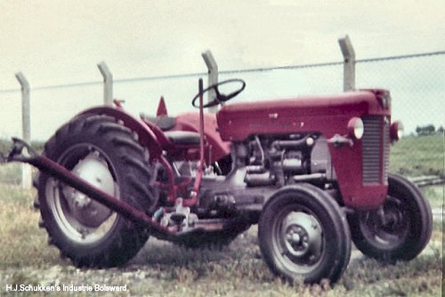 Schukken maaibalk aan een Massey Ferguson 25 of 30