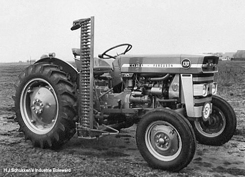 Schukken maaibalk aan een massey ferguson 130