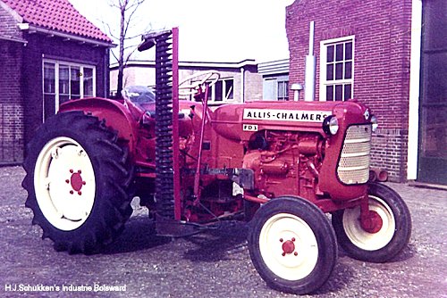 Schukken maaibalk aan een Allis-Chalmers FD3