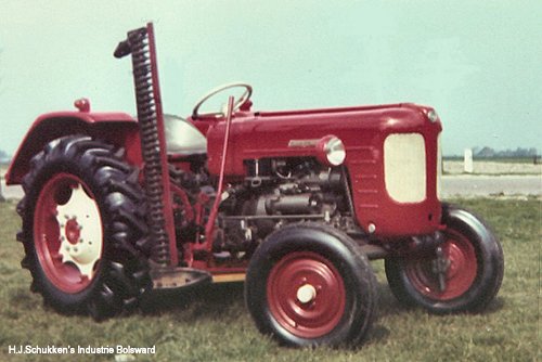 Schukken maaibalk aan een Zetor