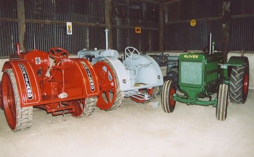 Een collectie oude tractoren
