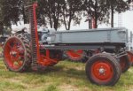 Eicher werktuigdrager met maaibalk