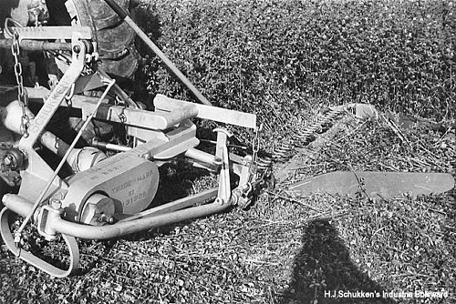 Schukken maaibalk in de hef