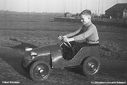 schukken trap auto met Folkert Schukken aan het stuur